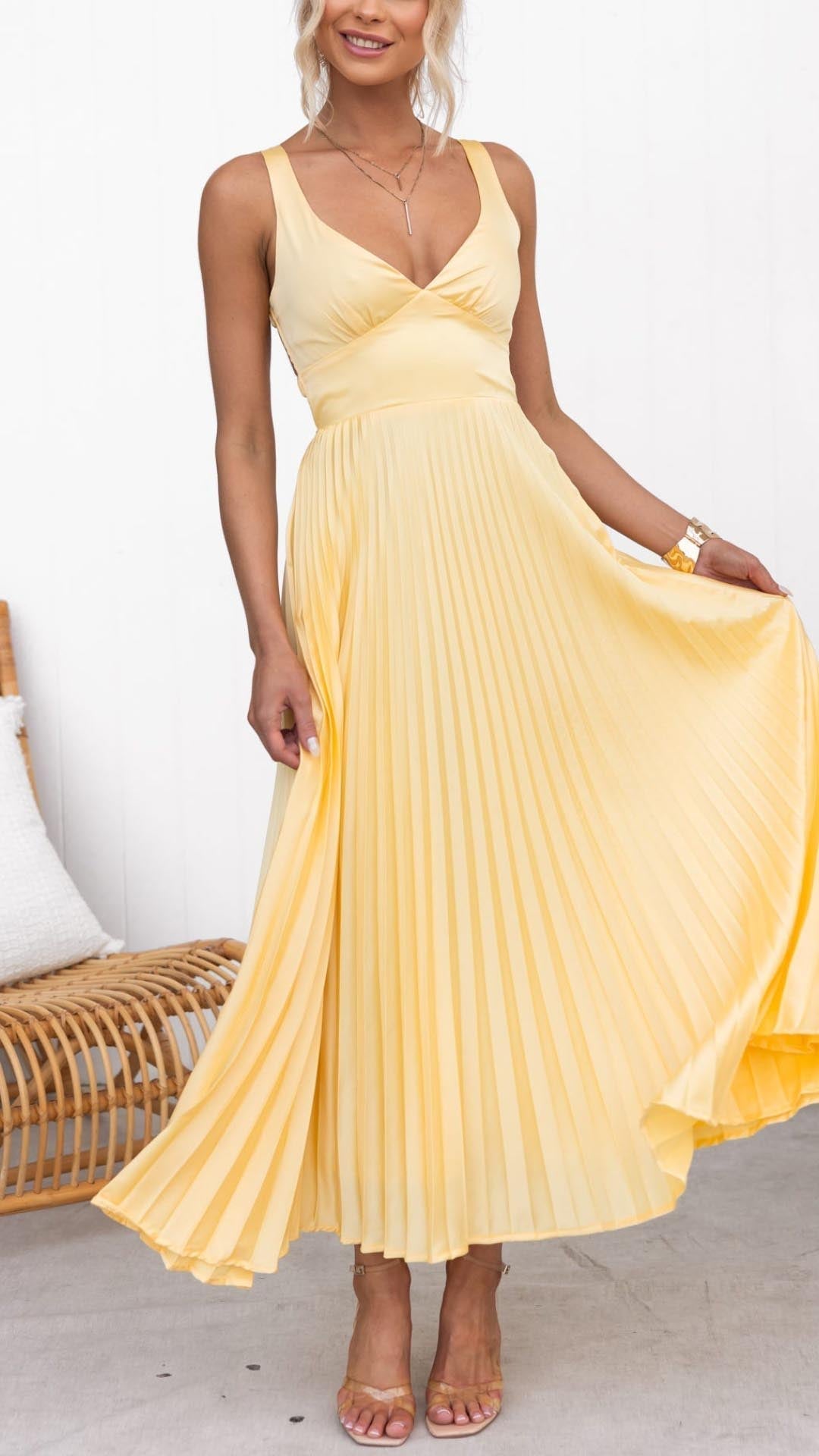 Aby - Robe maxi plissée jaune à décolleté en V